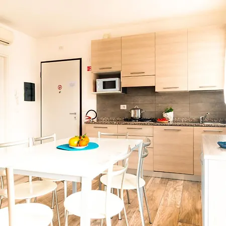 Mami Oceanic Village Apartment *